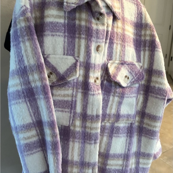 SMALL/MEDIUM Davi & Dani Shacket purchased from @karisfashion - Picture 1 of 6